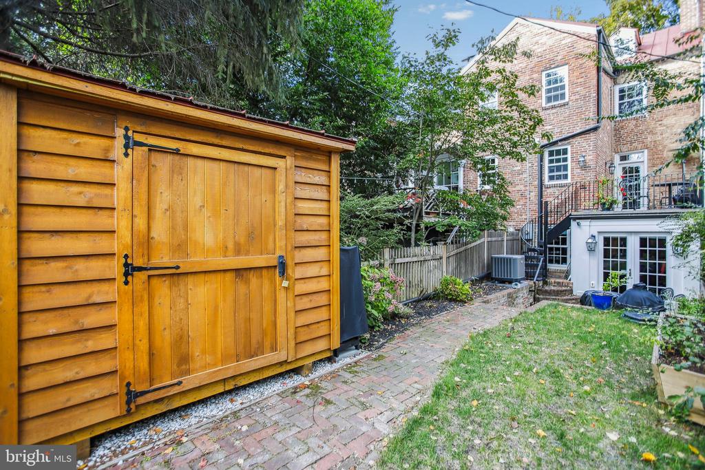 1110 PRINCE STREET
