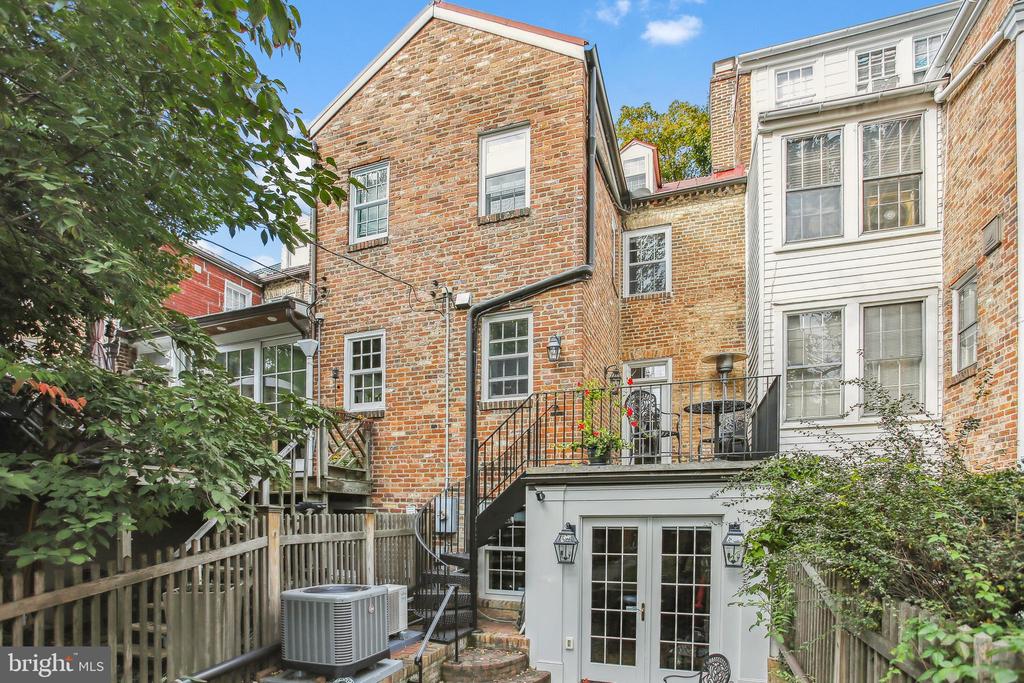 1110 PRINCE STREET