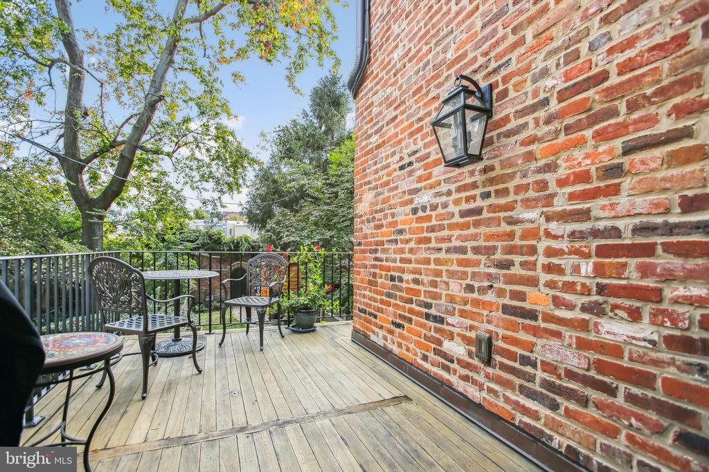 1110 PRINCE STREET
