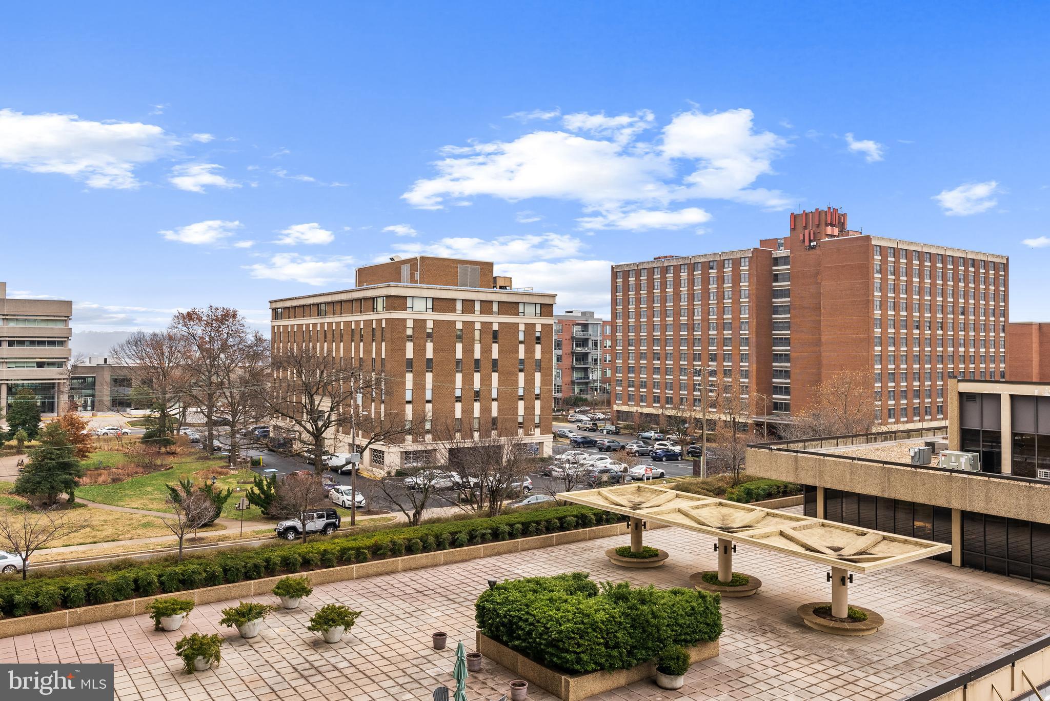 400 MADISON STREET 402