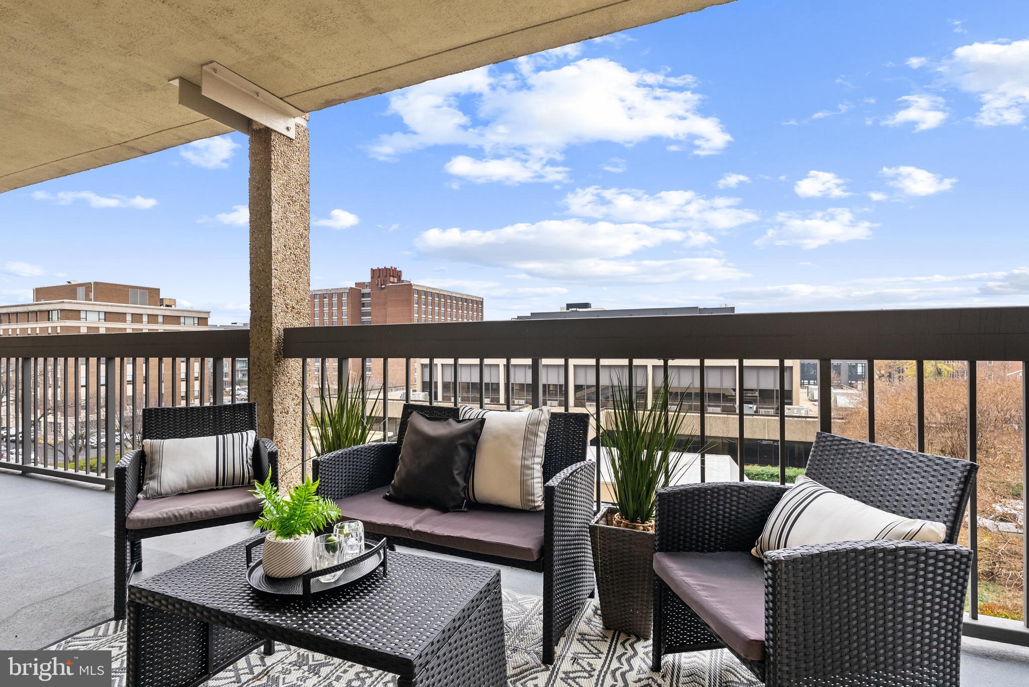 400 MADISON STREET 402