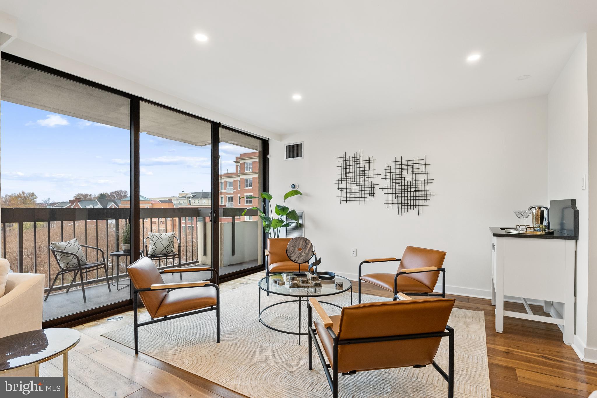 400 MADISON STREET 402