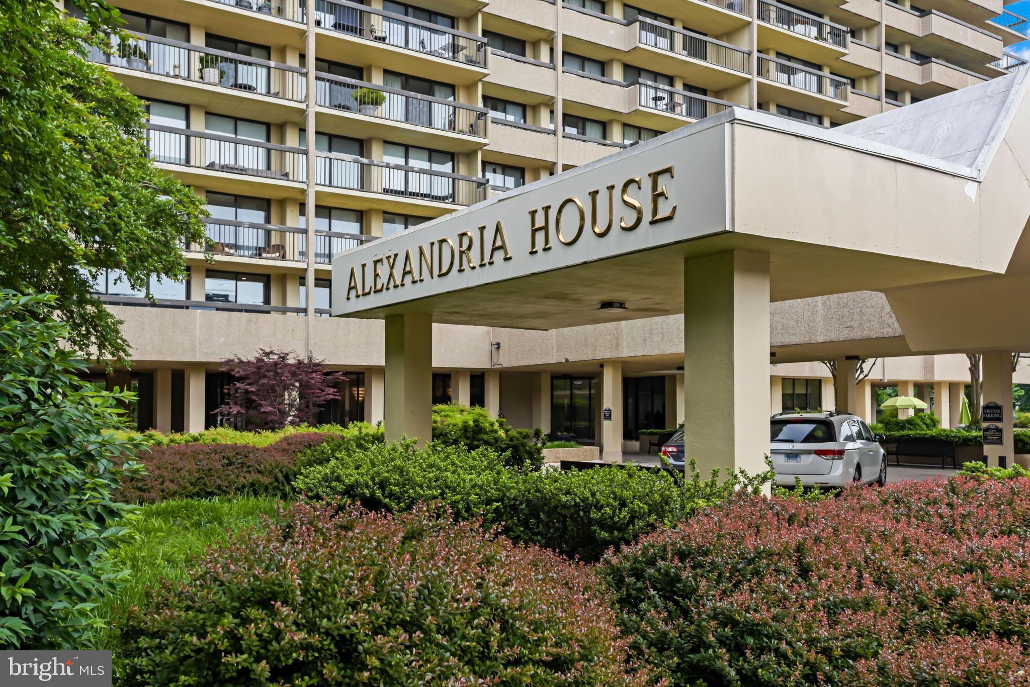 400 MADISON STREET 402