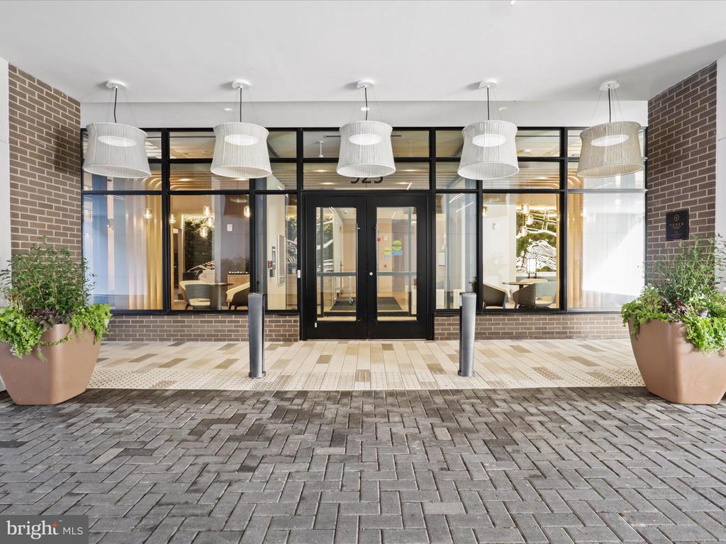 925 N FAIRFAX STREET 904