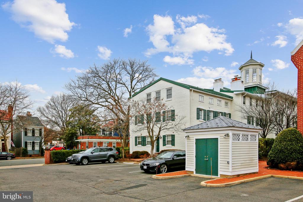 710 DUKE STREET