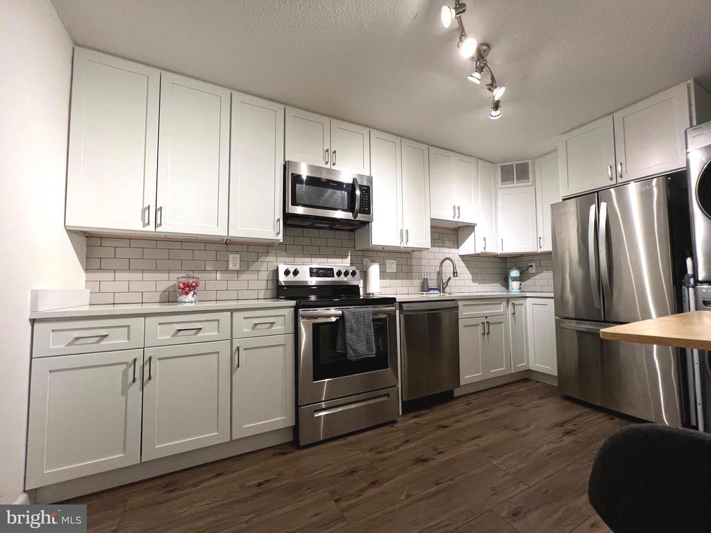 203 YOAKUM PARKWAY 1103