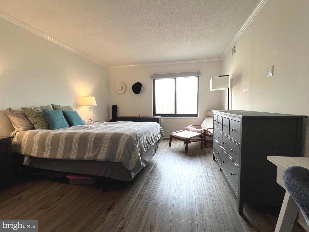 203 YOAKUM PARKWAY 1103