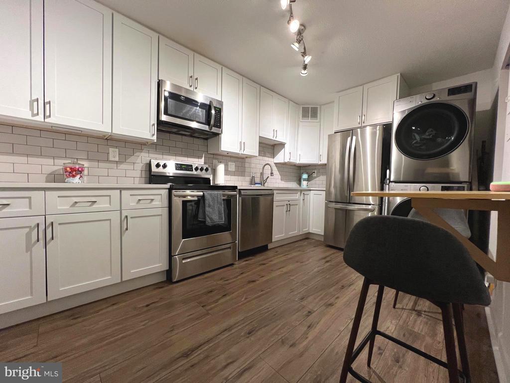 203 YOAKUM PARKWAY 1103