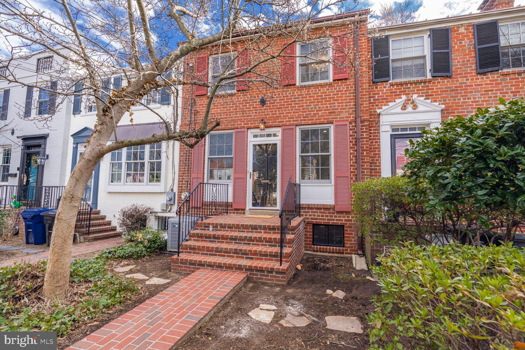 826 S ROYAL STREET