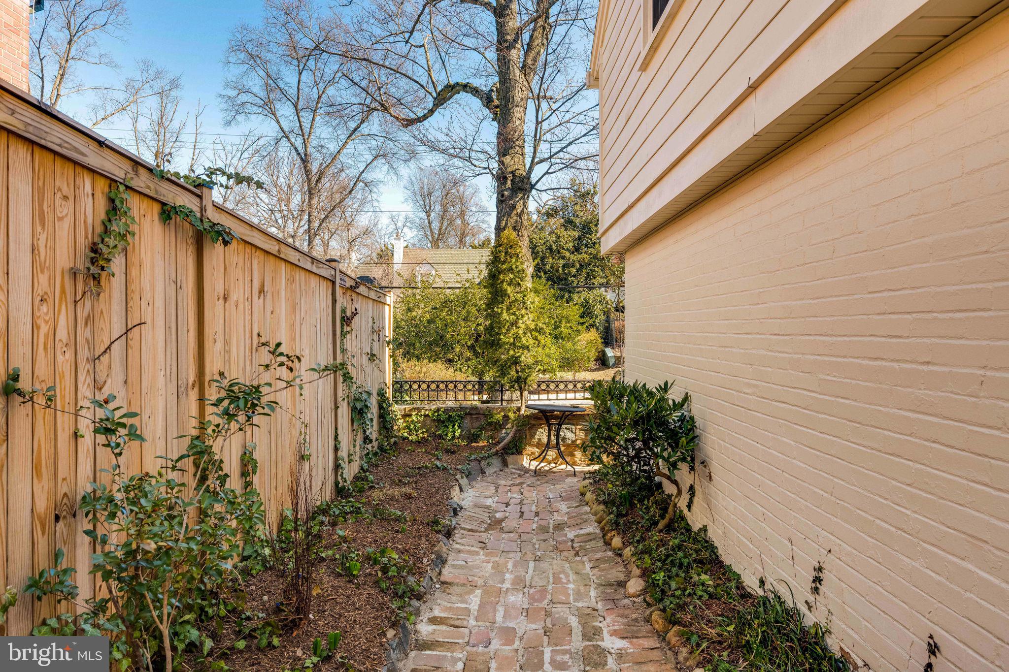 2904 RUSSELL ROAD