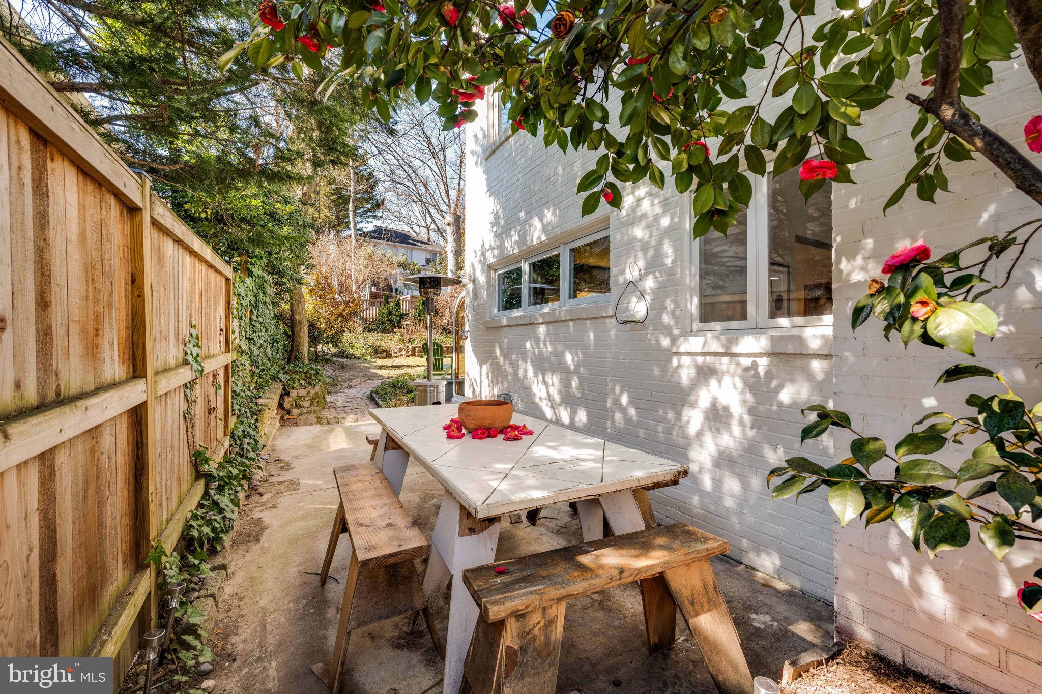 2904 RUSSELL ROAD