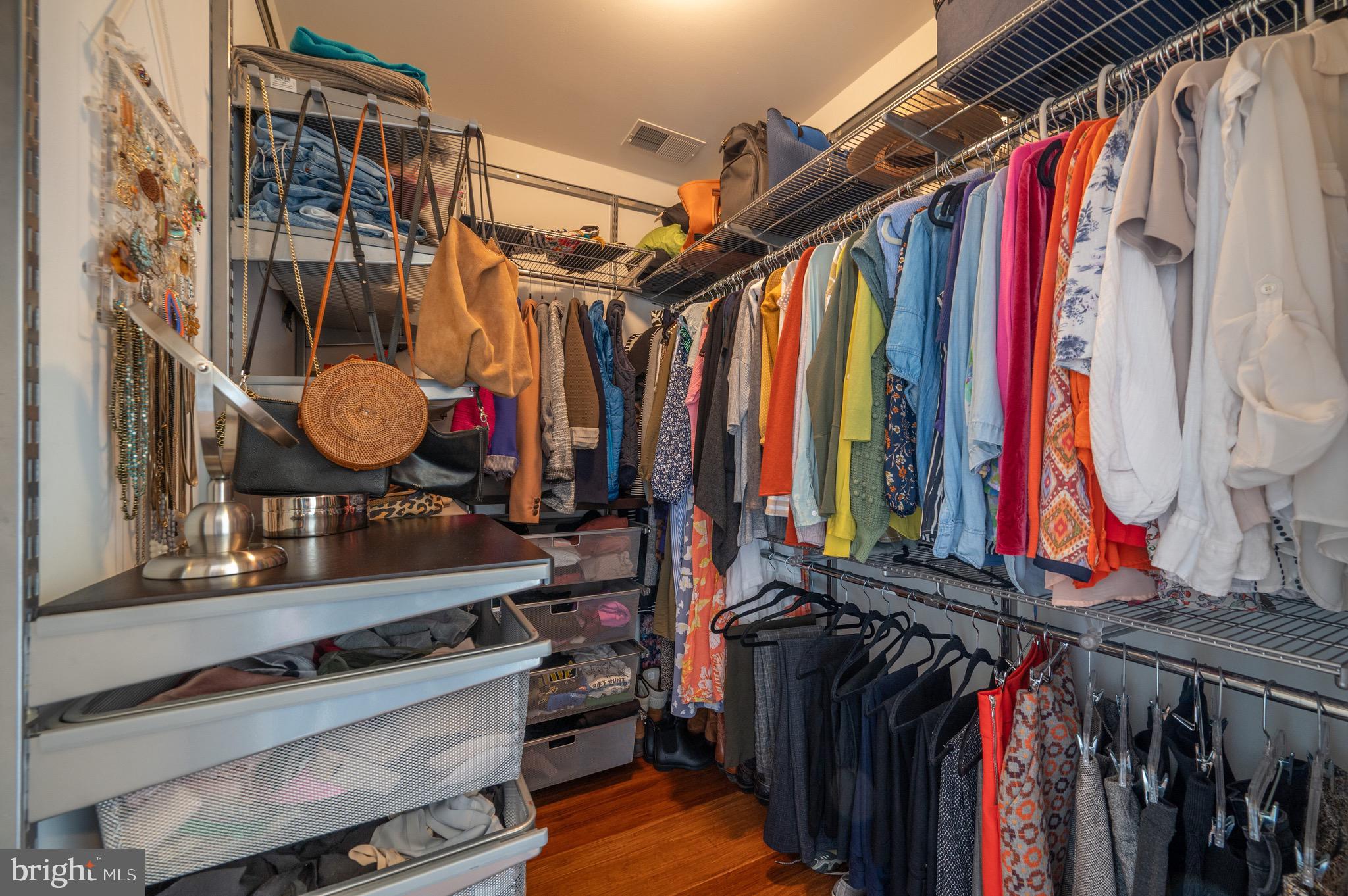 401 E CUSTIS AVENUE
