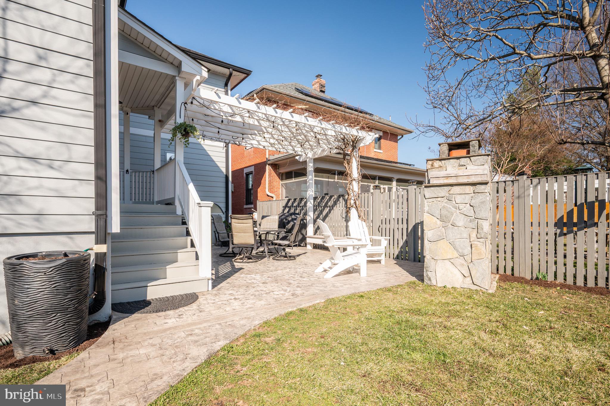 401 E CUSTIS AVENUE