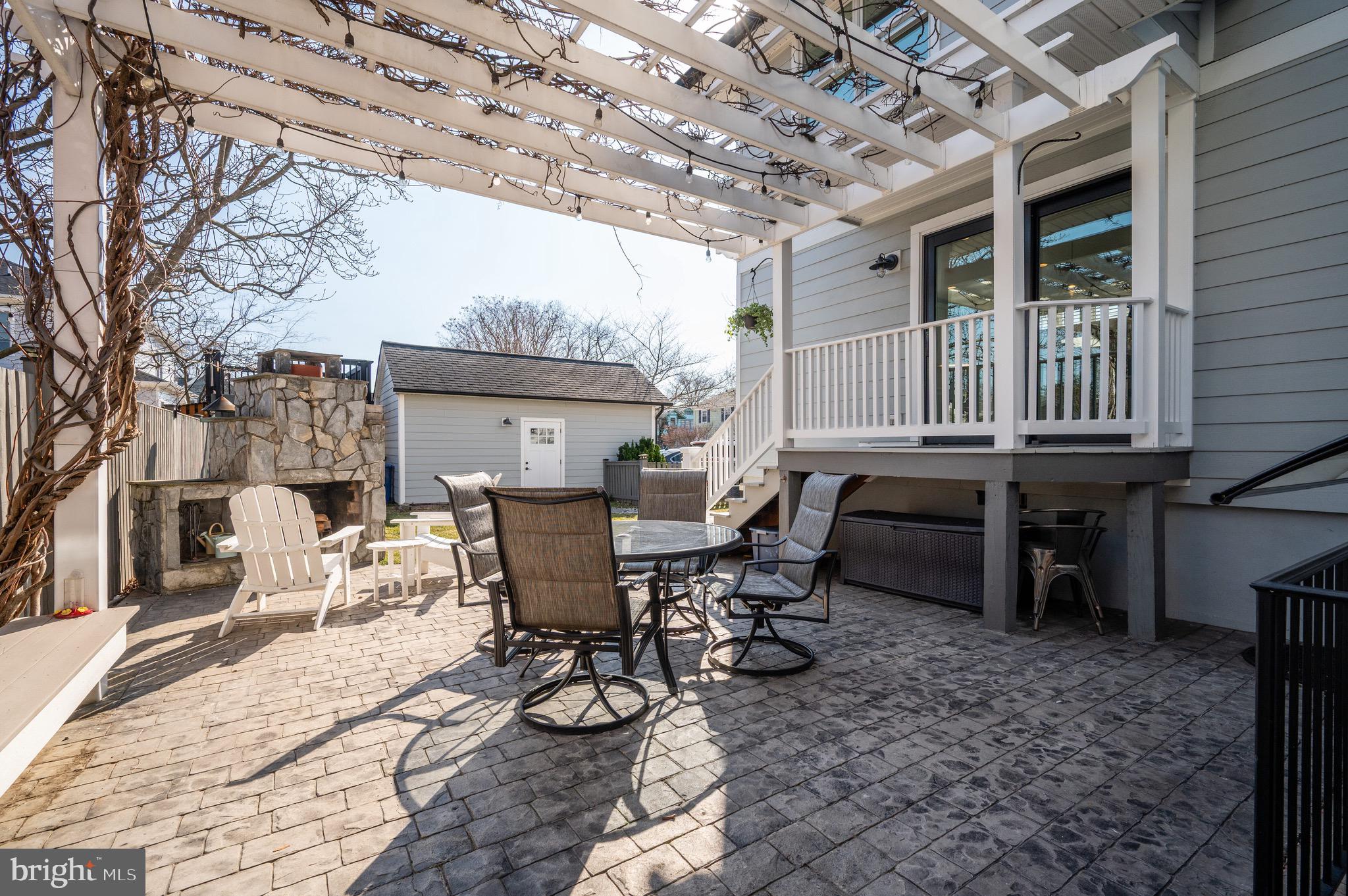 401 E CUSTIS AVENUE