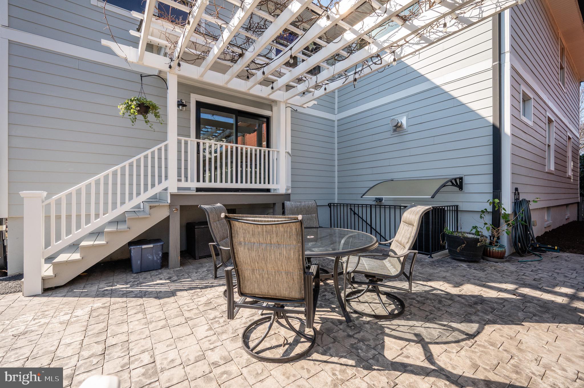 401 E CUSTIS AVENUE