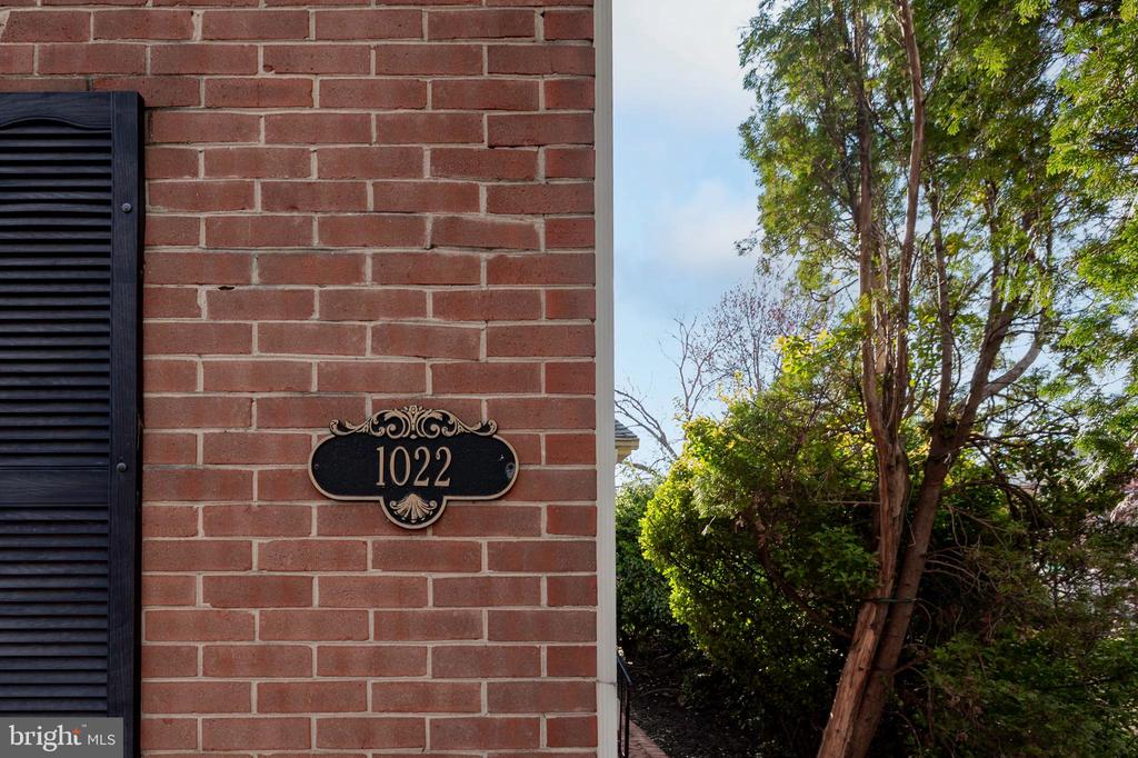 1022 POWHATAN STREET