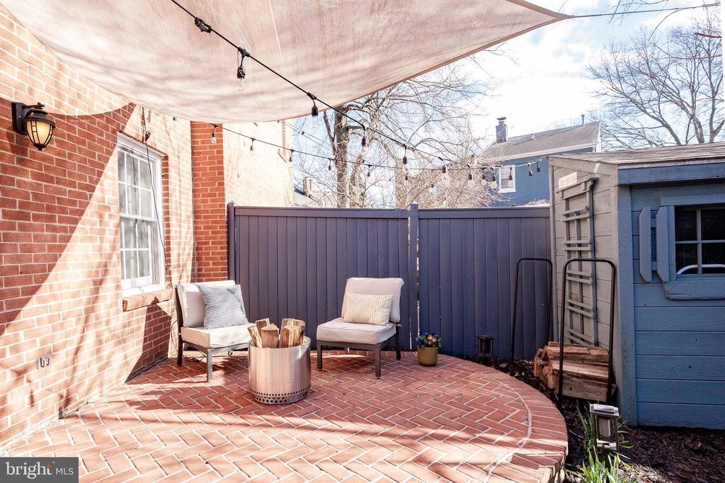 1022 POWHATAN STREET