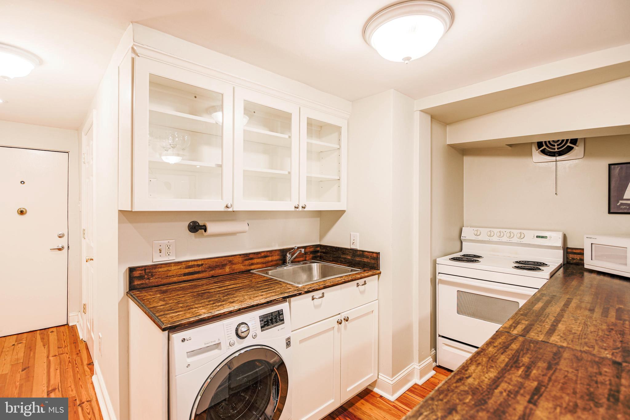 607 N COLUMBUS STREET BASEMENT
