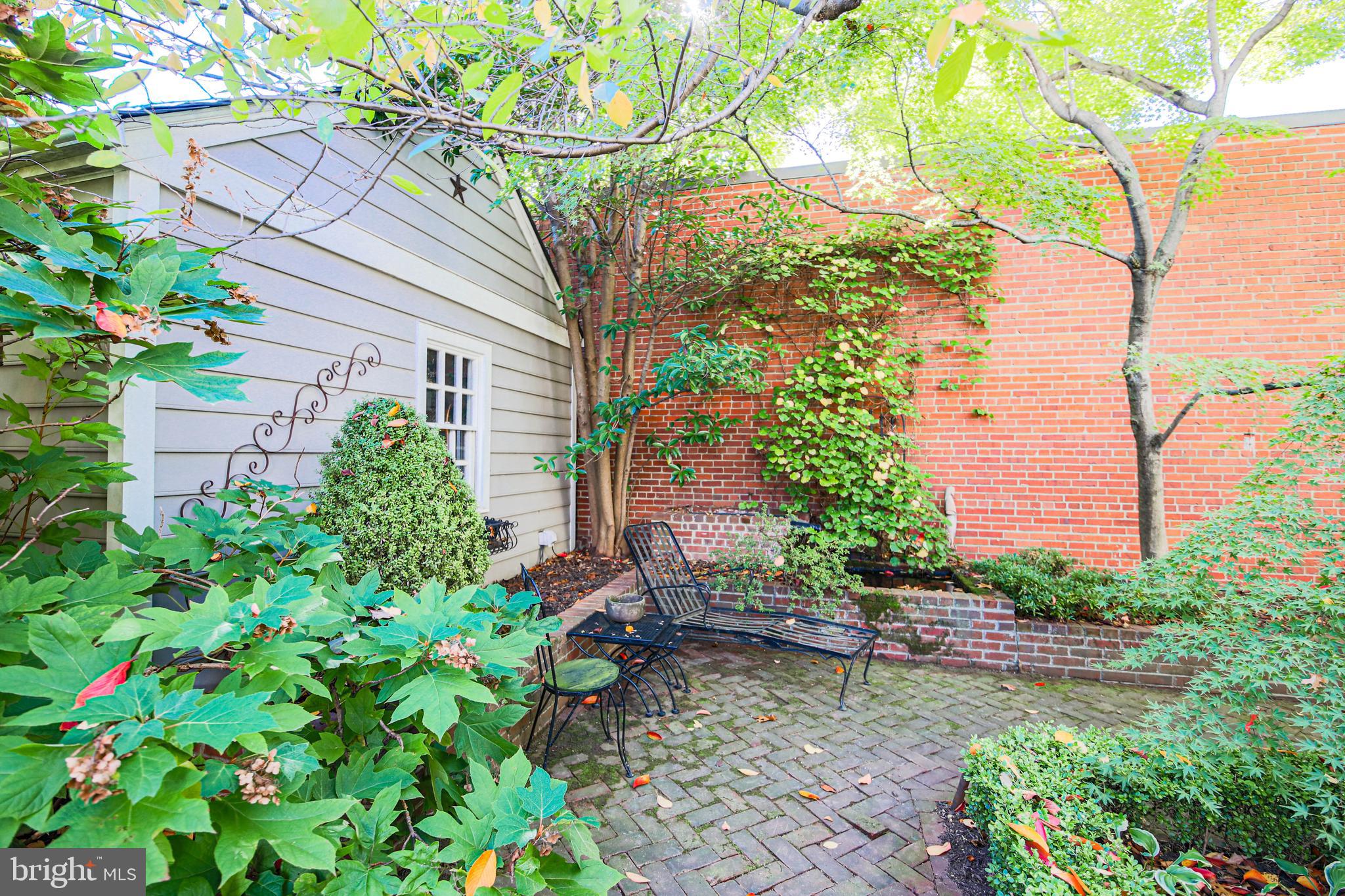 607 N COLUMBUS STREET BASEMENT