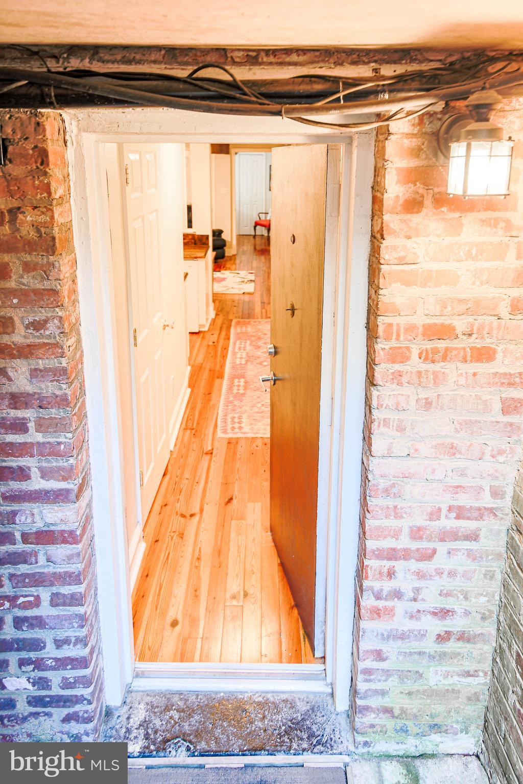 607 N COLUMBUS STREET BASEMENT