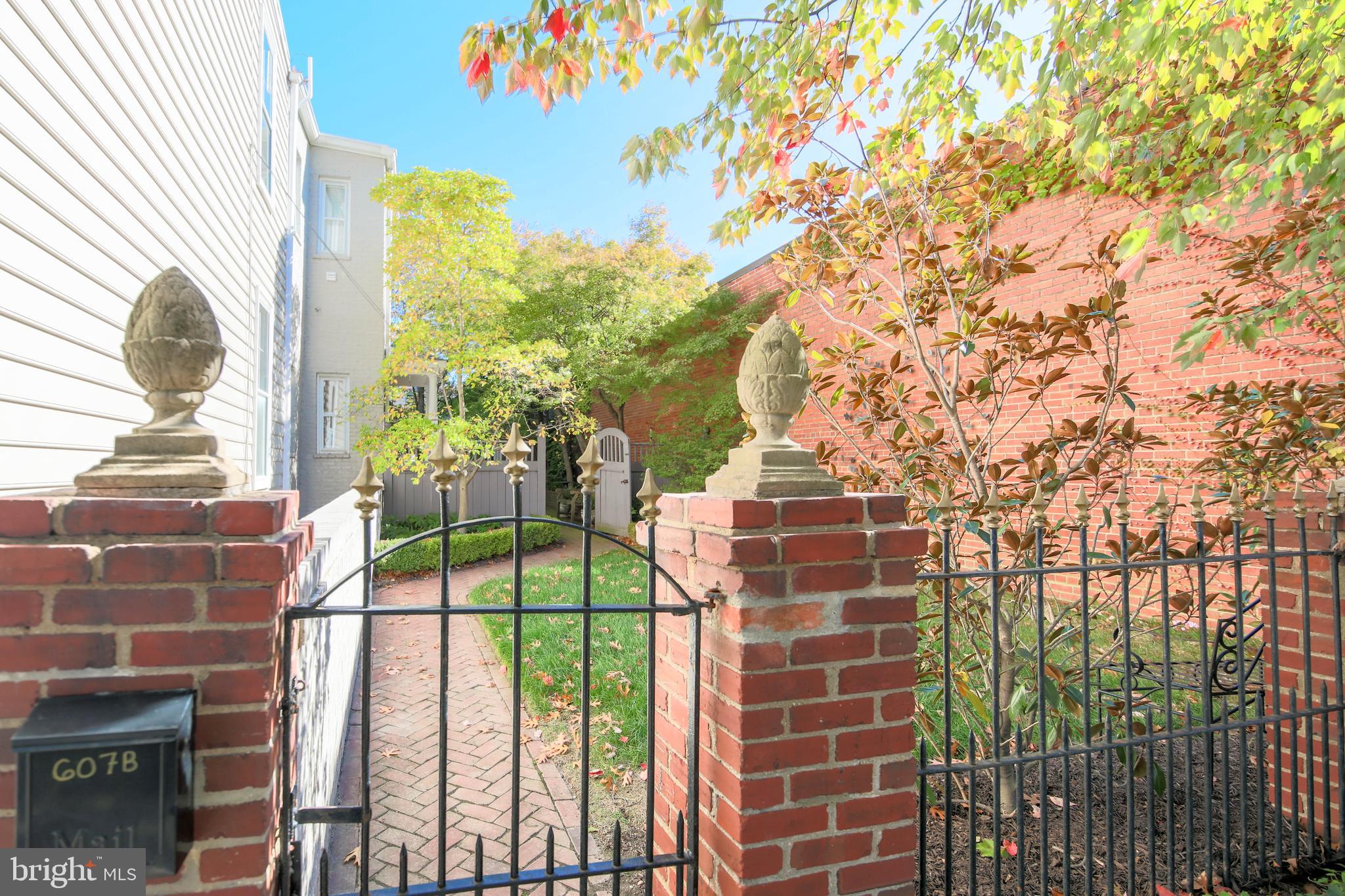 607 N COLUMBUS STREET BASEMENT