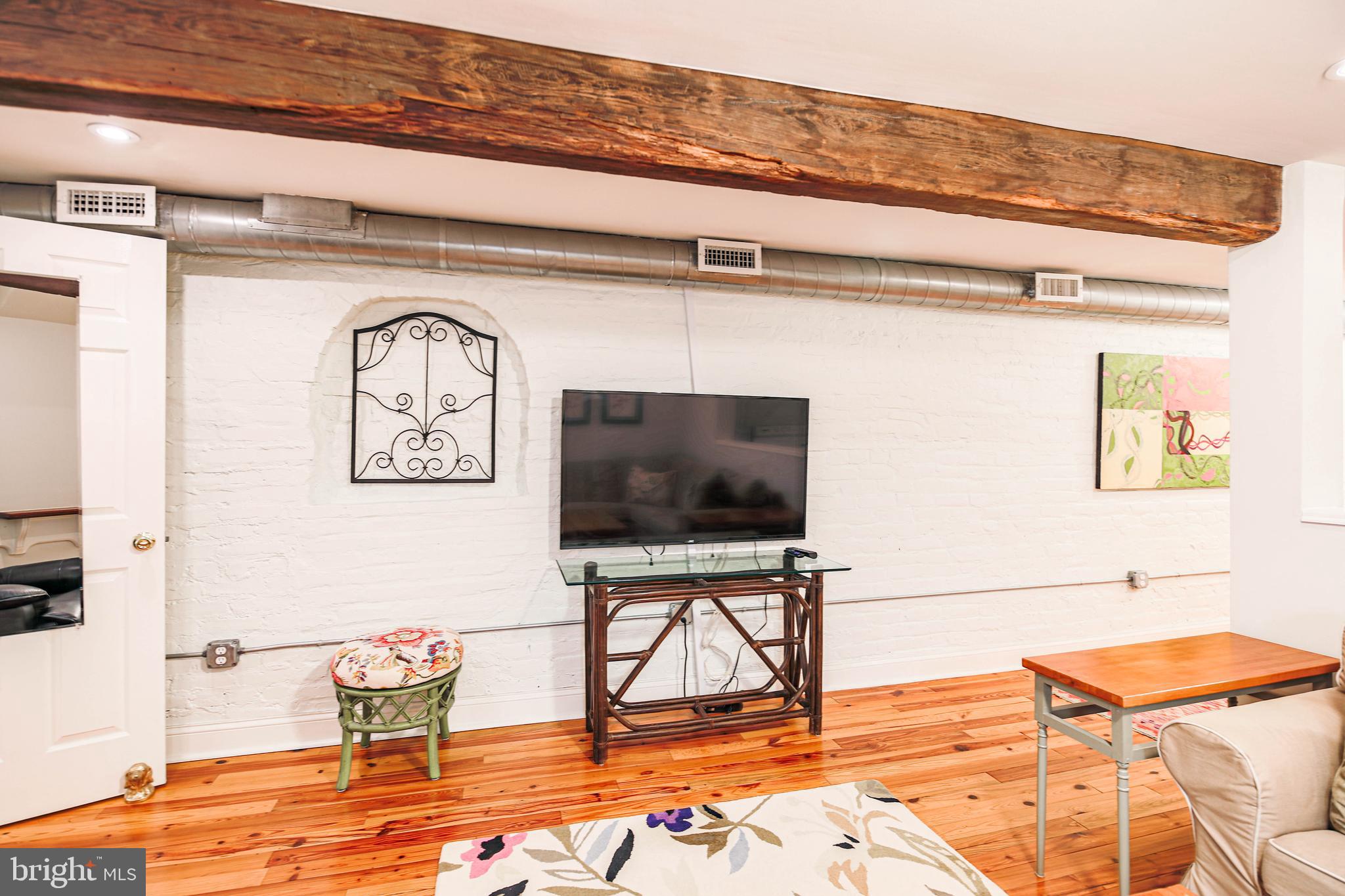 607 N COLUMBUS STREET BASEMENT