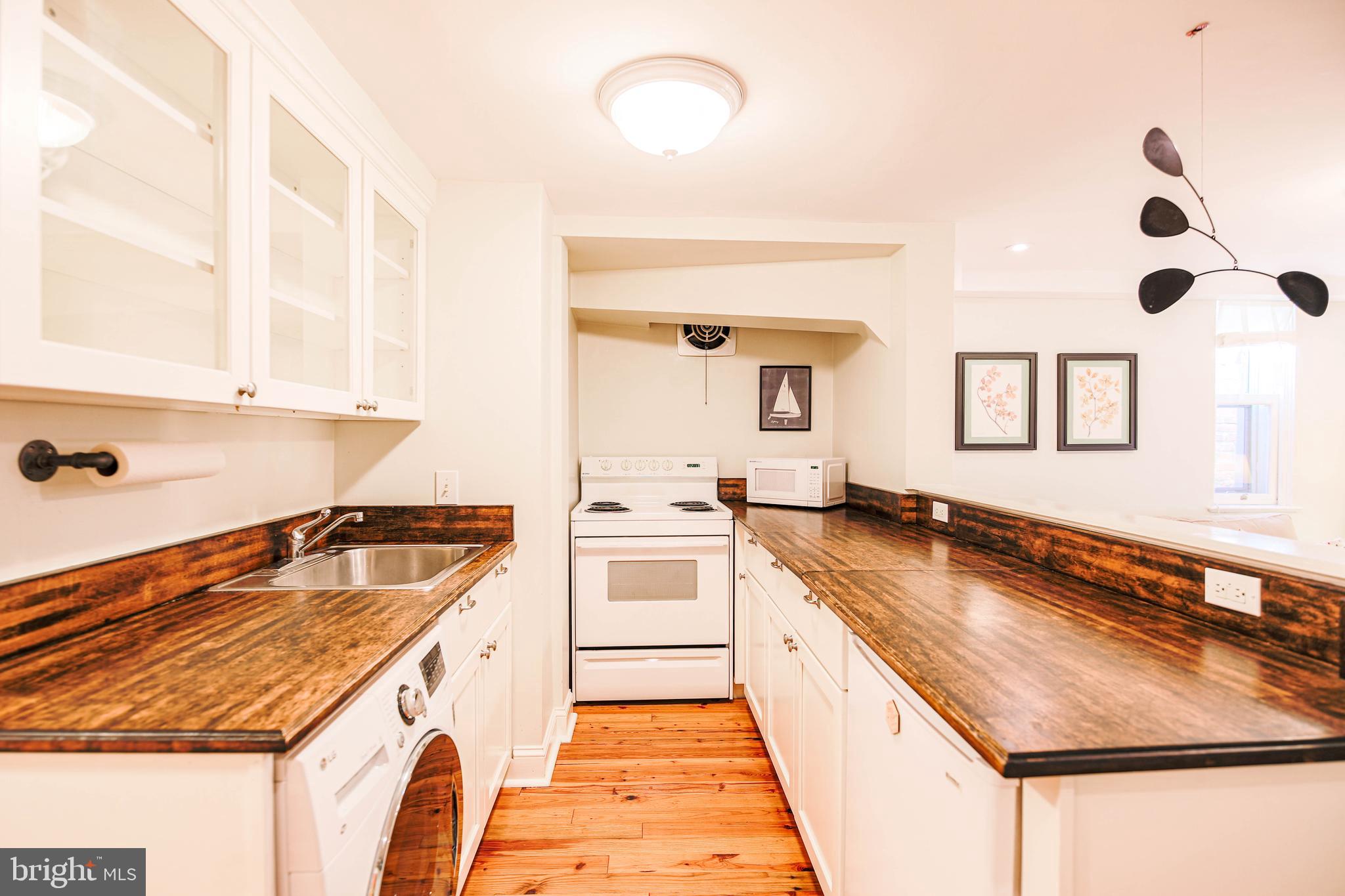 607 N COLUMBUS STREET BASEMENT