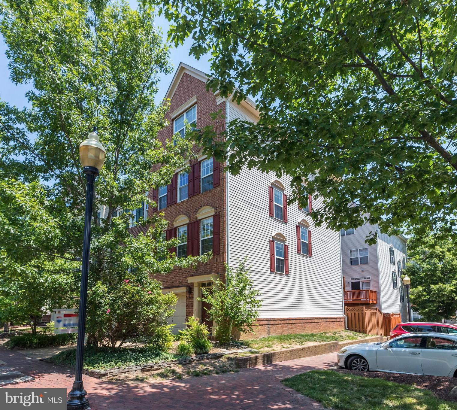 176 BARRETT PLACE