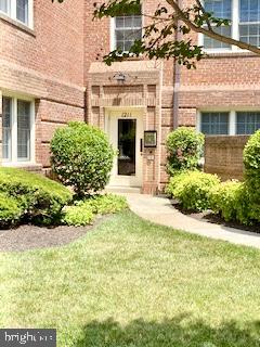 1211 N PITT STREET 2B