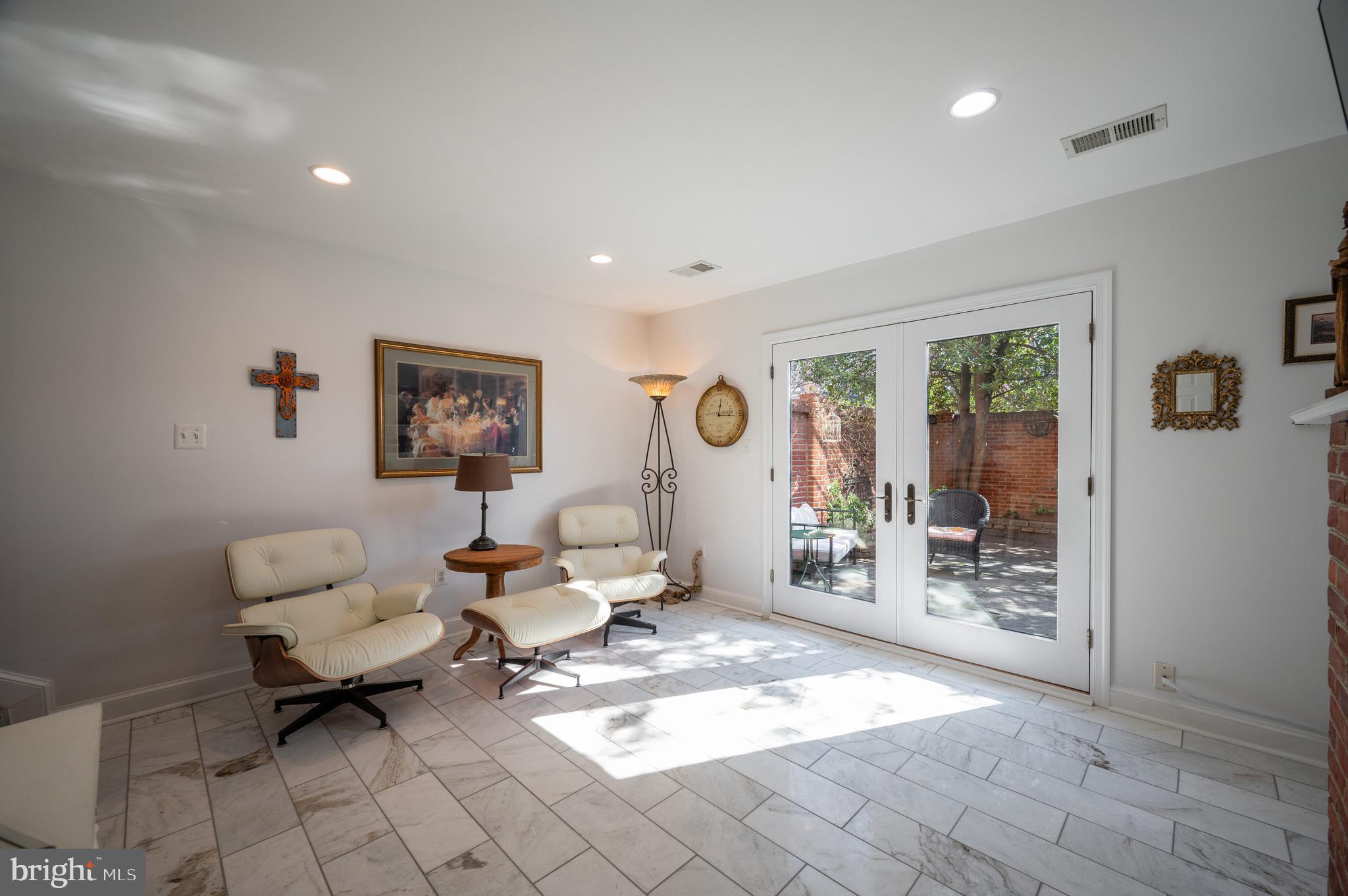 1015 PENDLETON STREET