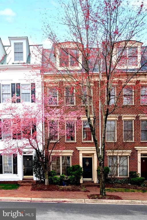 1112 DUKE STREET
