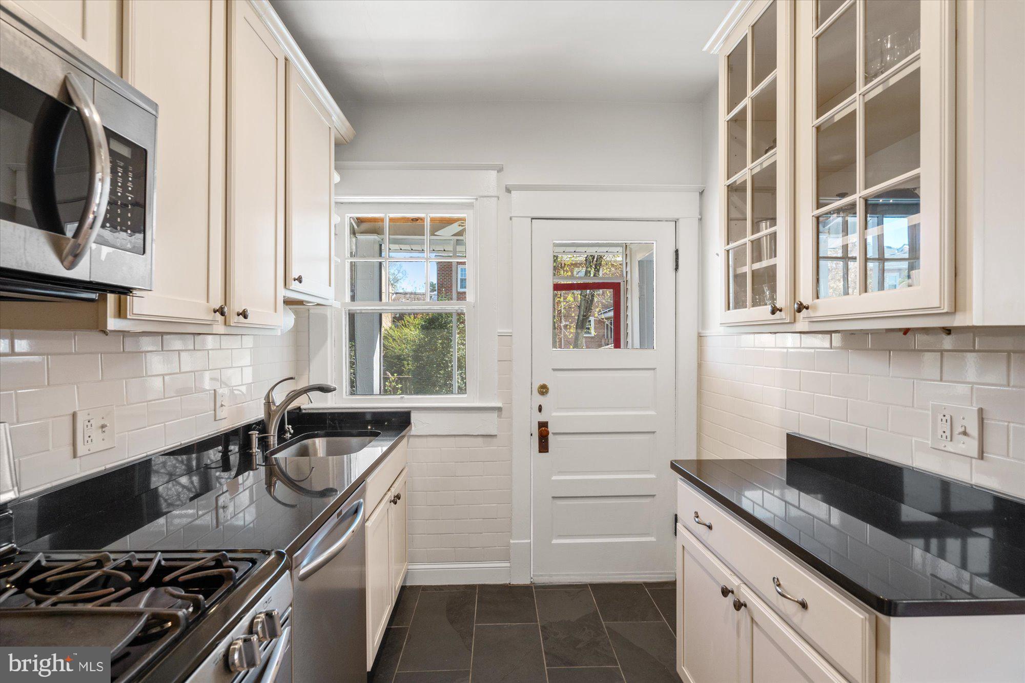 20 W MASONIC VIEW AVENUE