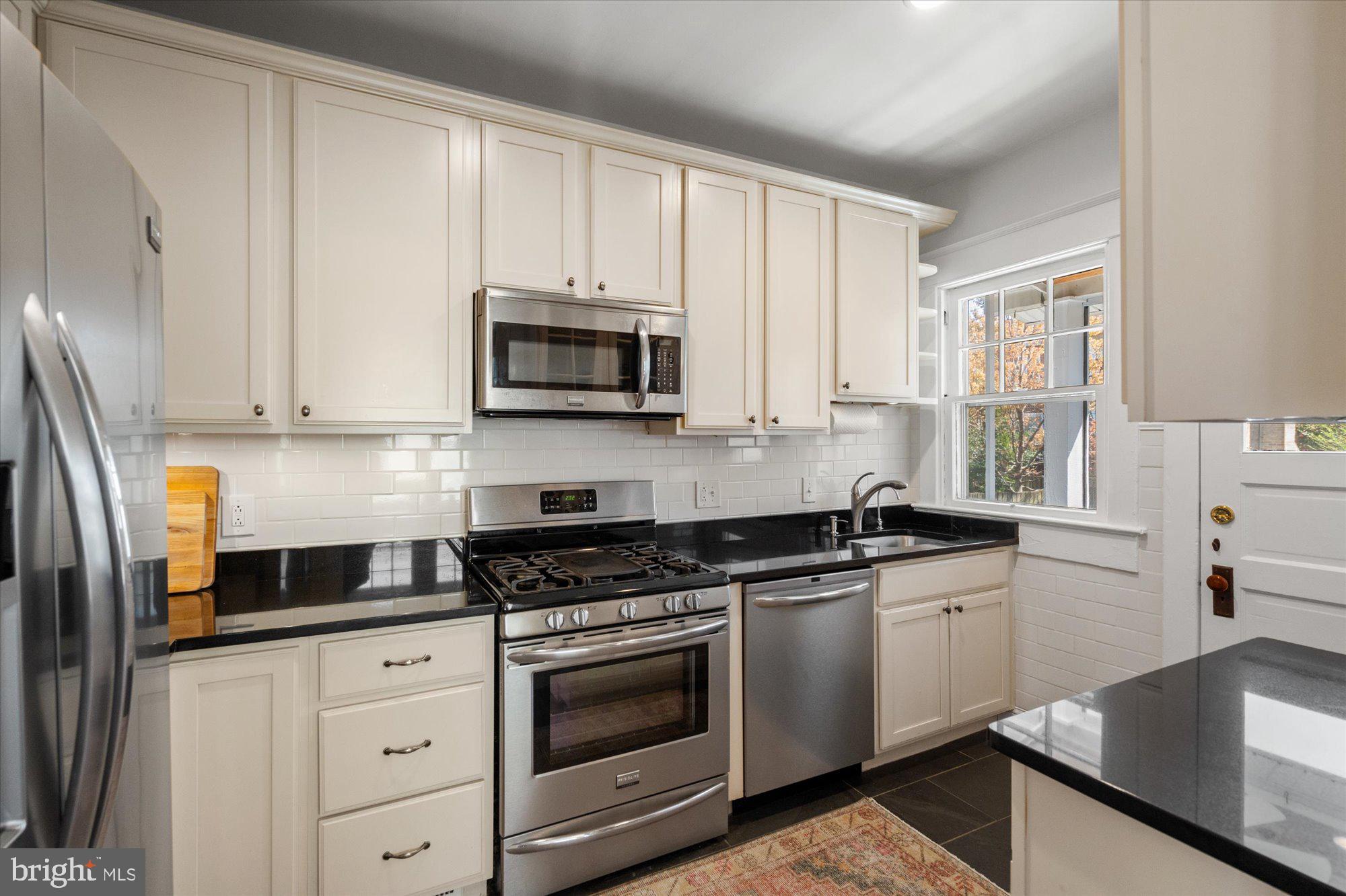 20 W MASONIC VIEW AVENUE