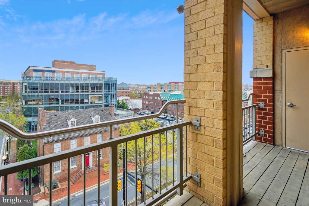 309 HOLLAND LANE 322