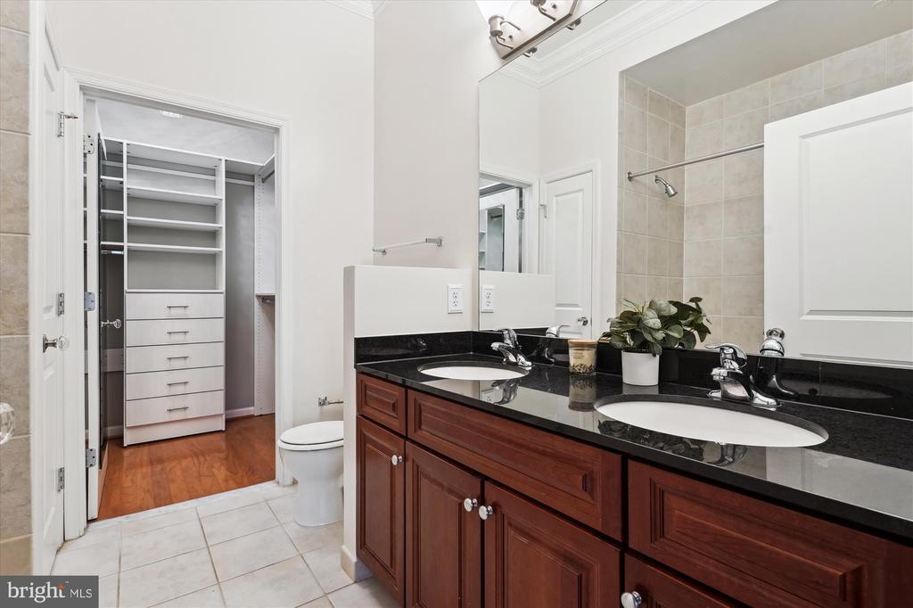 309 HOLLAND LANE 322