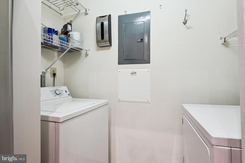 309 HOLLAND LANE 322