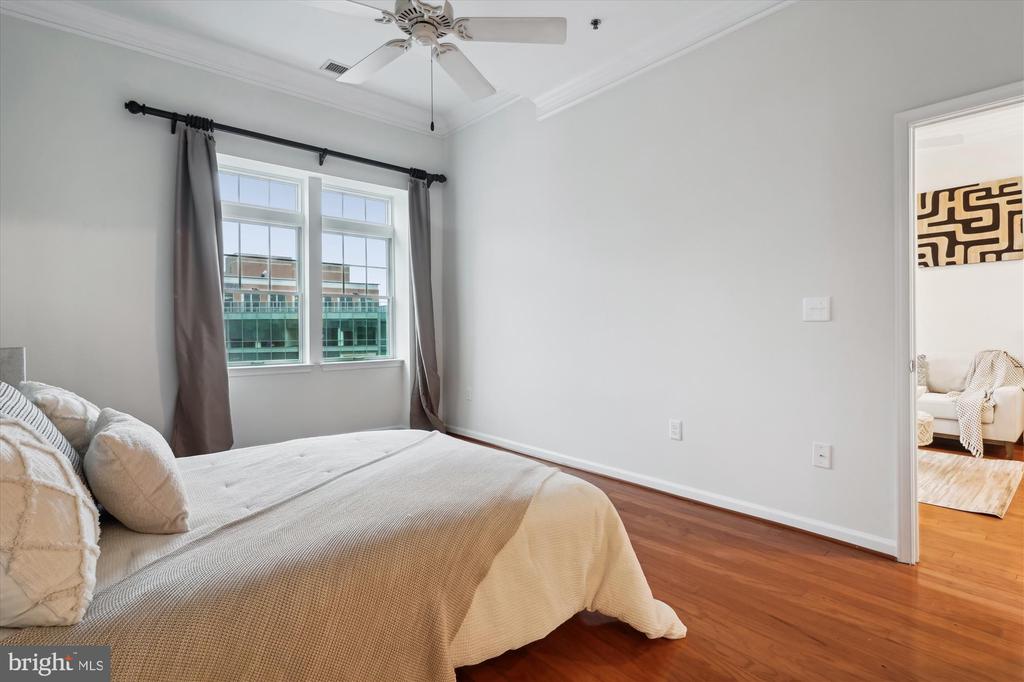 309 HOLLAND LANE 322