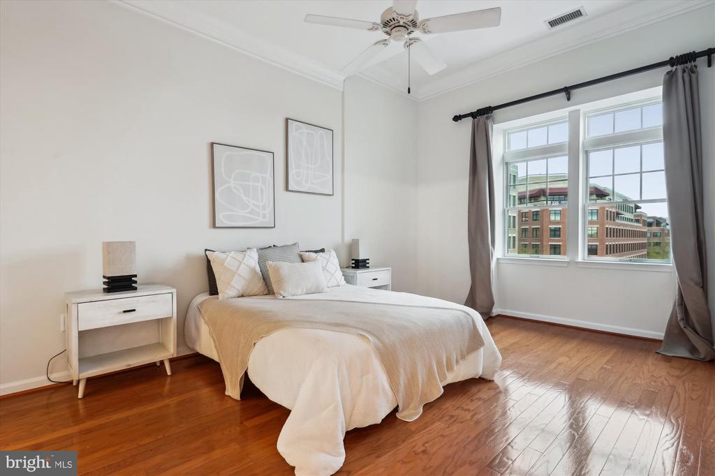 309 HOLLAND LANE 322