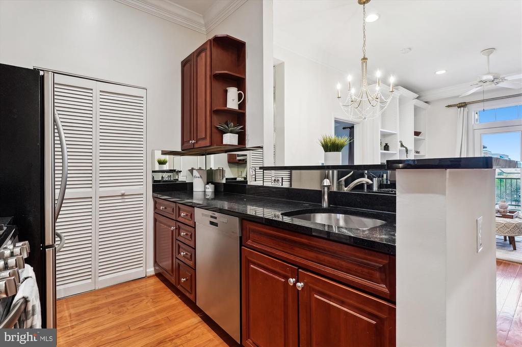 309 HOLLAND LANE 322
