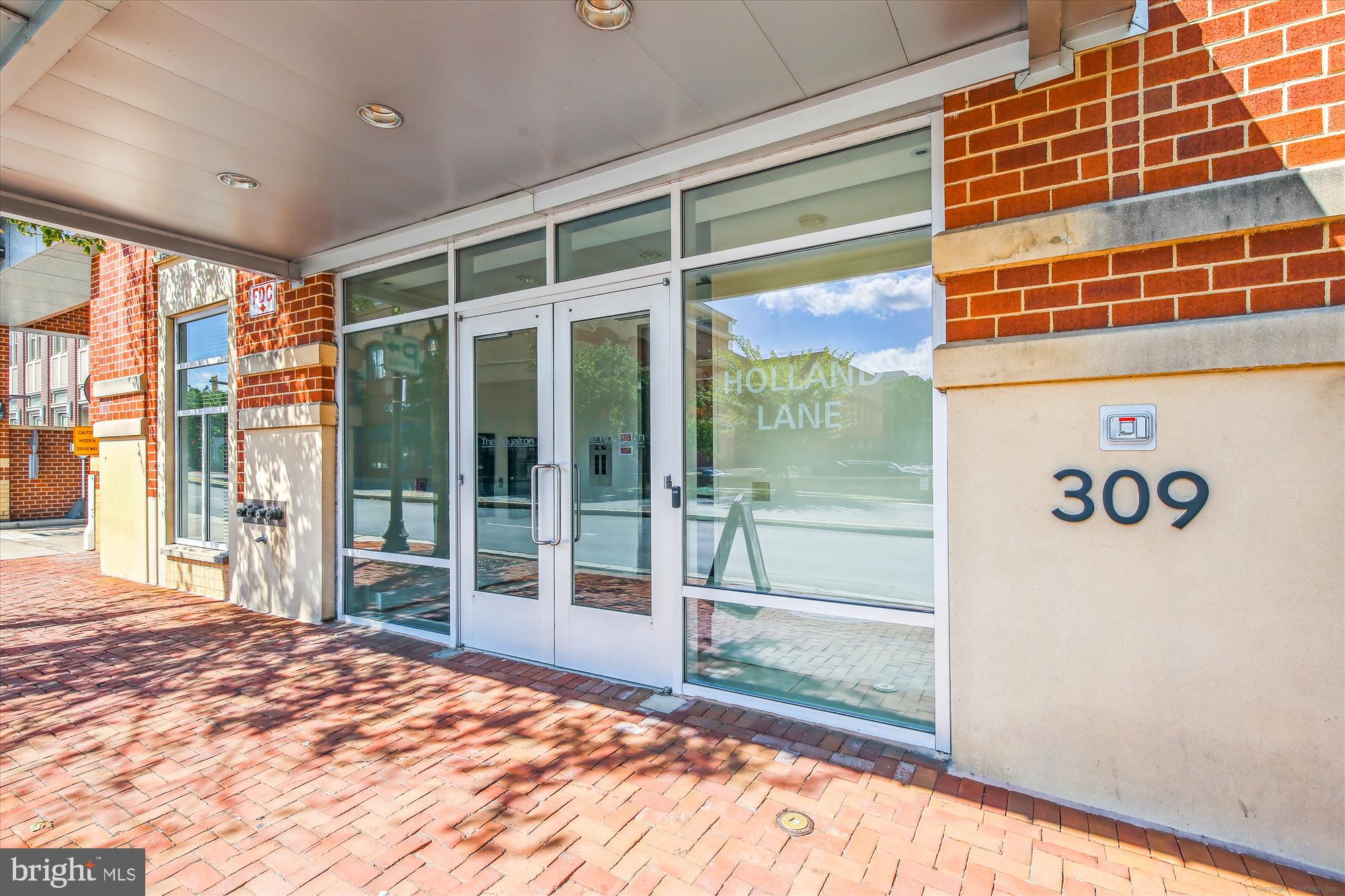 309 HOLLAND LANE 322