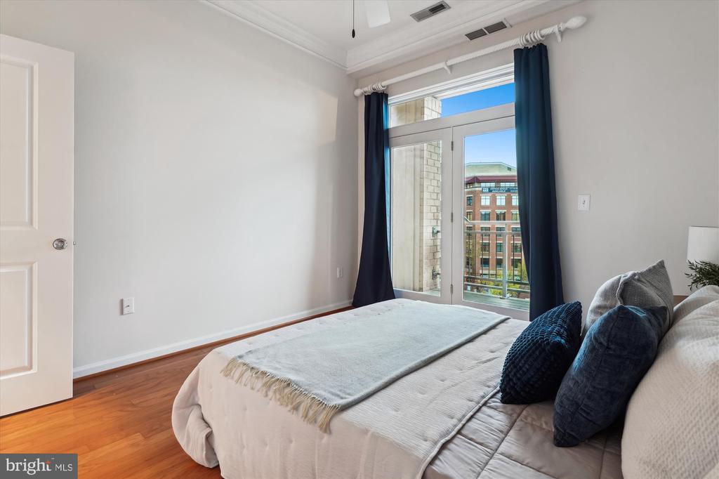 309 HOLLAND LANE 322