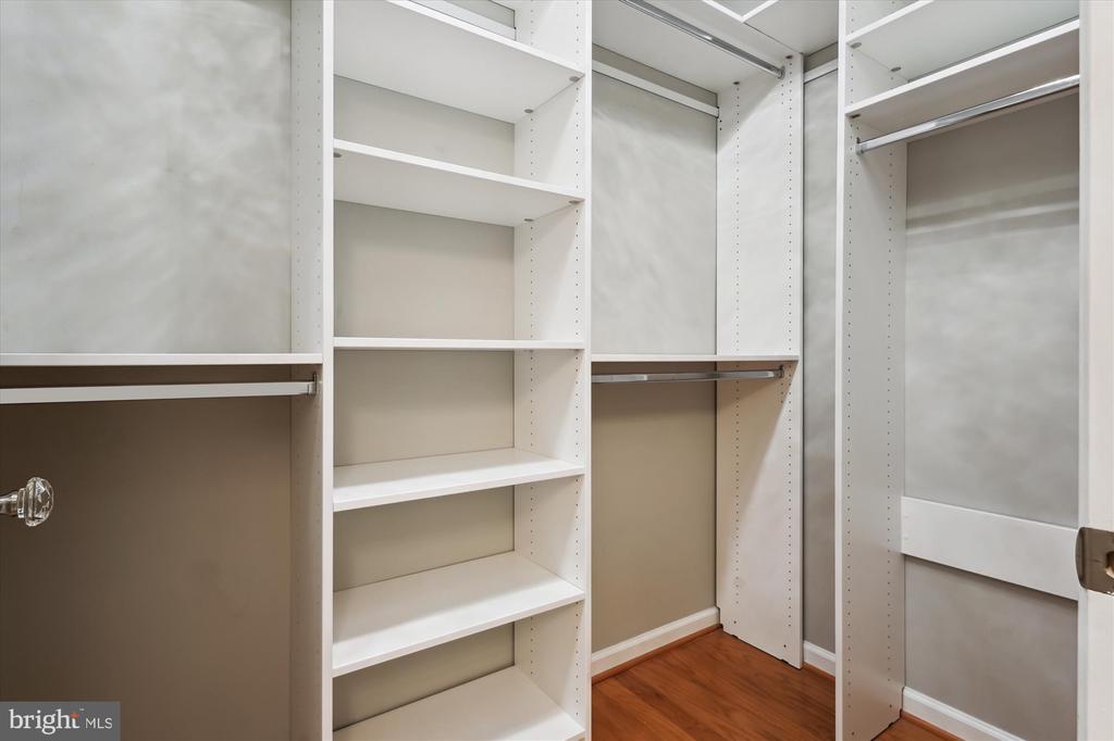 309 HOLLAND LANE 322