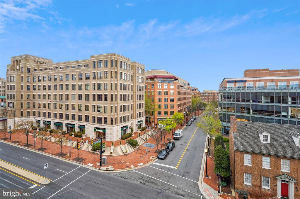 309 HOLLAND LANE 322