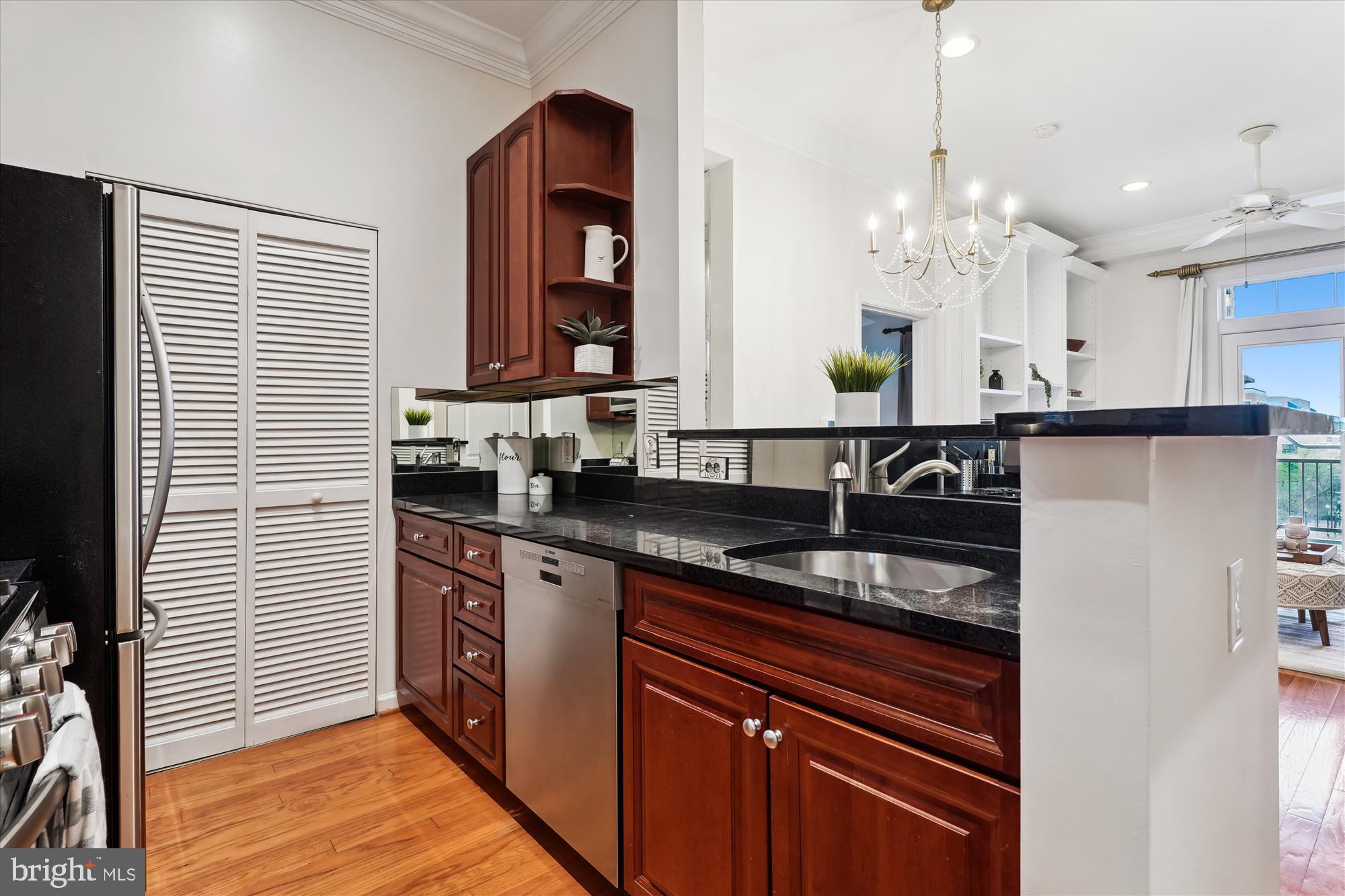 309 HOLLAND LANE 322