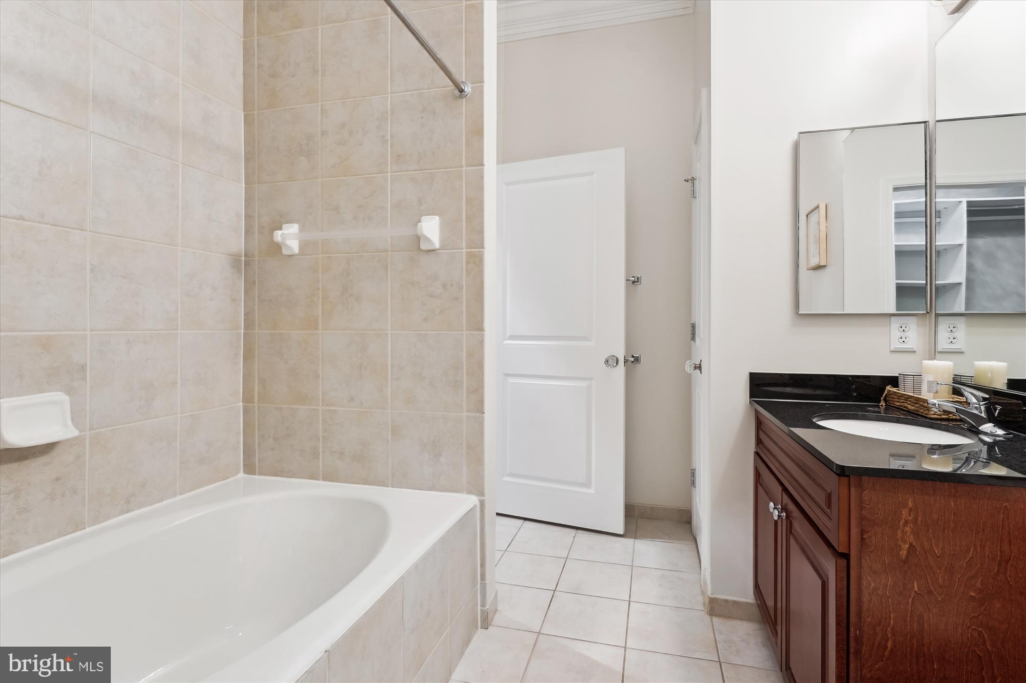 309 HOLLAND LANE 322