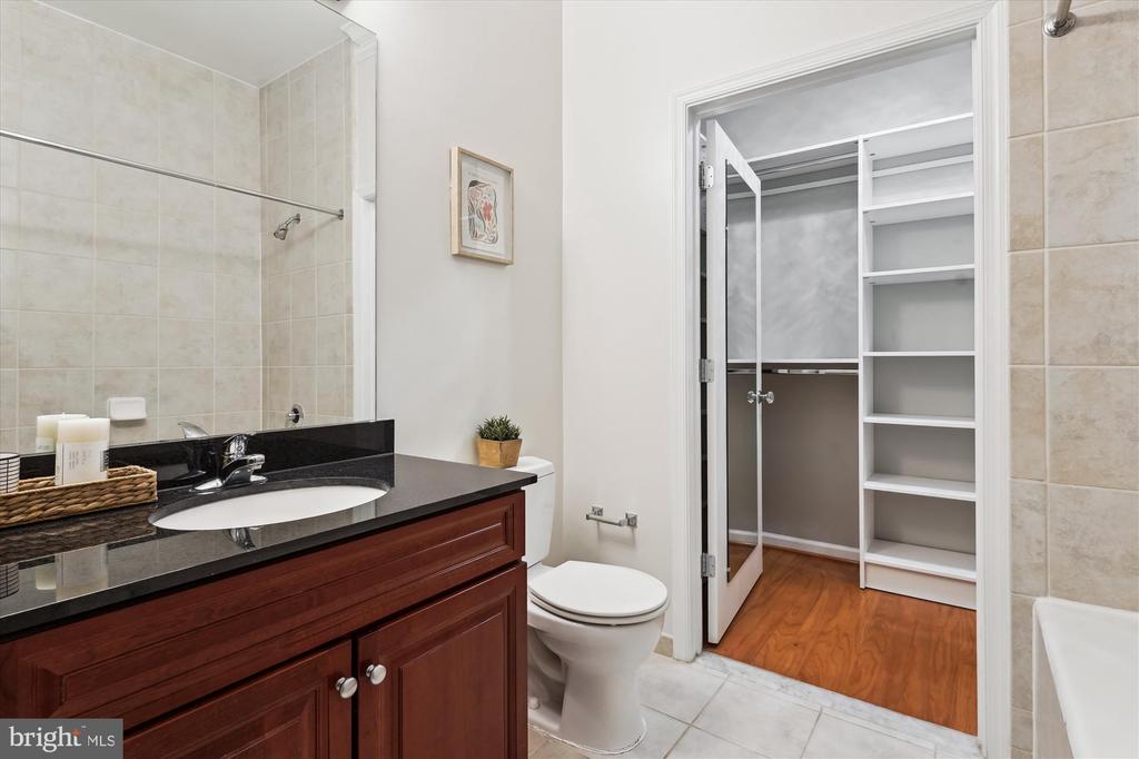 309 HOLLAND LANE 322