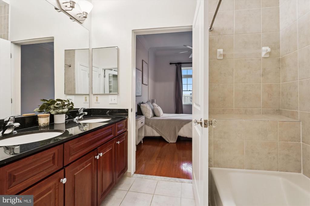 309 HOLLAND LANE 322