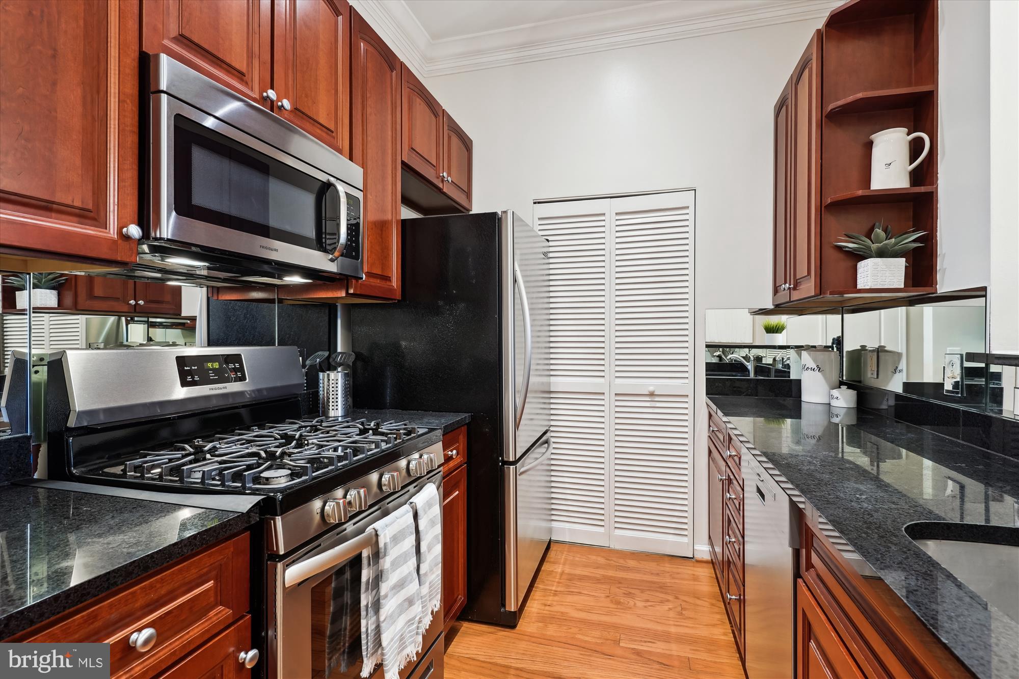 309 HOLLAND LANE 322