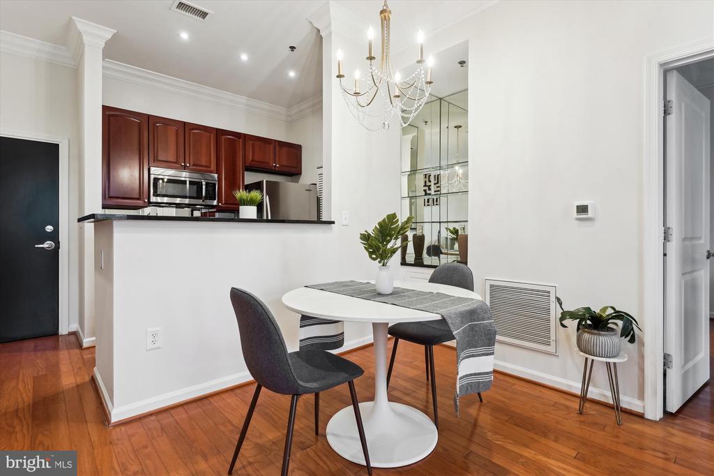 309 HOLLAND LANE 322