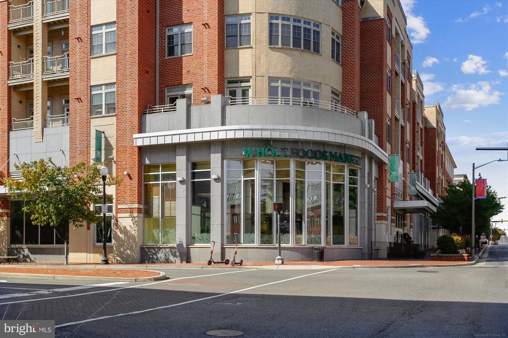 309 HOLLAND LANE 322